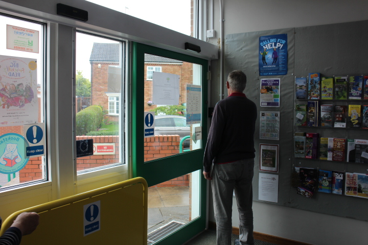 andy_working_out_the_front_door_keys